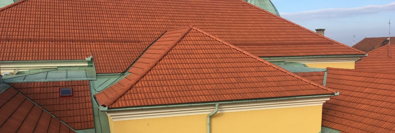 Top 5 razlogov, zakaj se odločiti za glineno strešno kritino